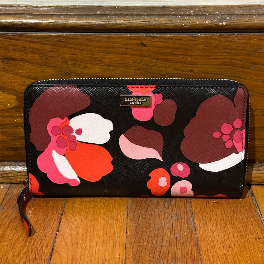 Like New Kate Spade Wallet